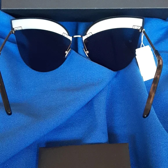 Bottega Veneta Cat eye sunglasses - Picture 7 of 13